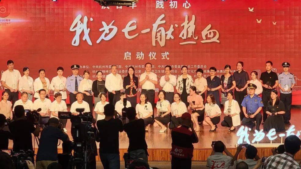 救援传统的印度女孩